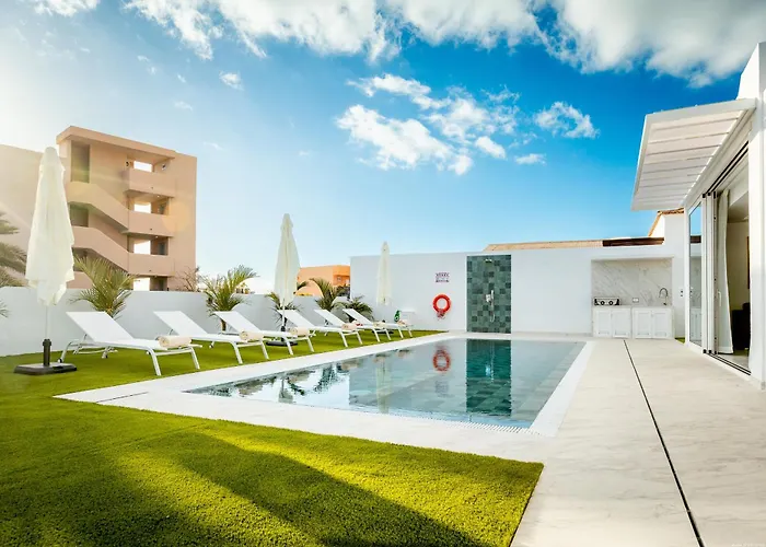 Michelle Private Oasis Heated Pool And Wifi 别墅 *