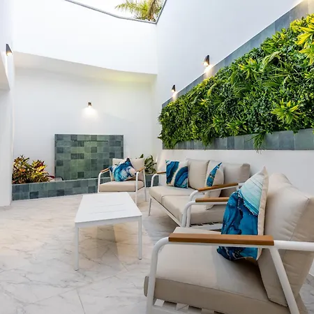 Michelle Private Oasis Heated Pool And Wifi Villa