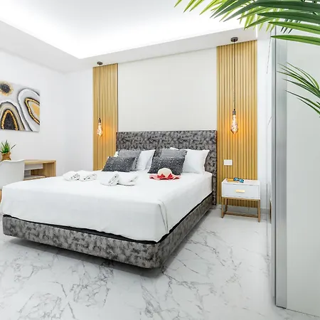 Michelle Private Oasis Heated Pool And Wifi Villa