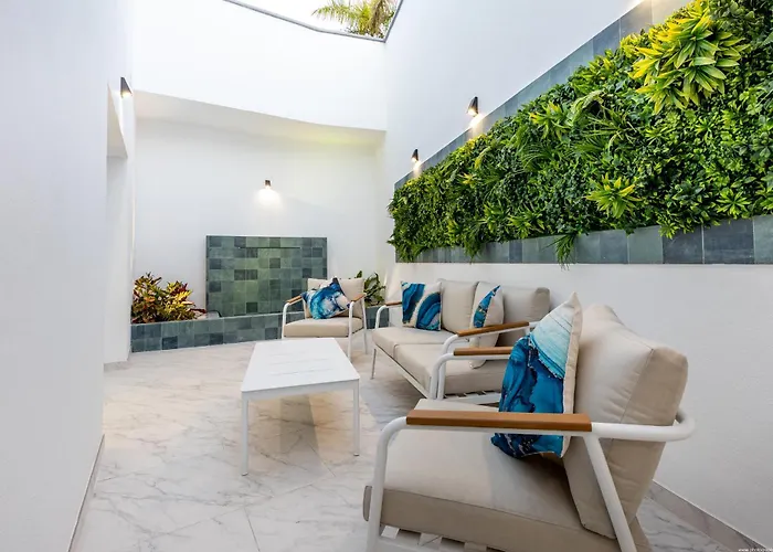 Michelle Private Oasis Heated Pool And Wifi Villa