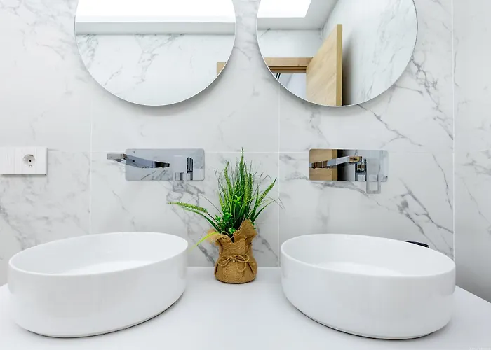 Michelle Private Oasis Heated Pool And Wifi Villa