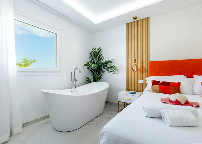 Villa Michelle Private Oasis Heated Pool And Wifi Playa Paraiso (Tenerife)